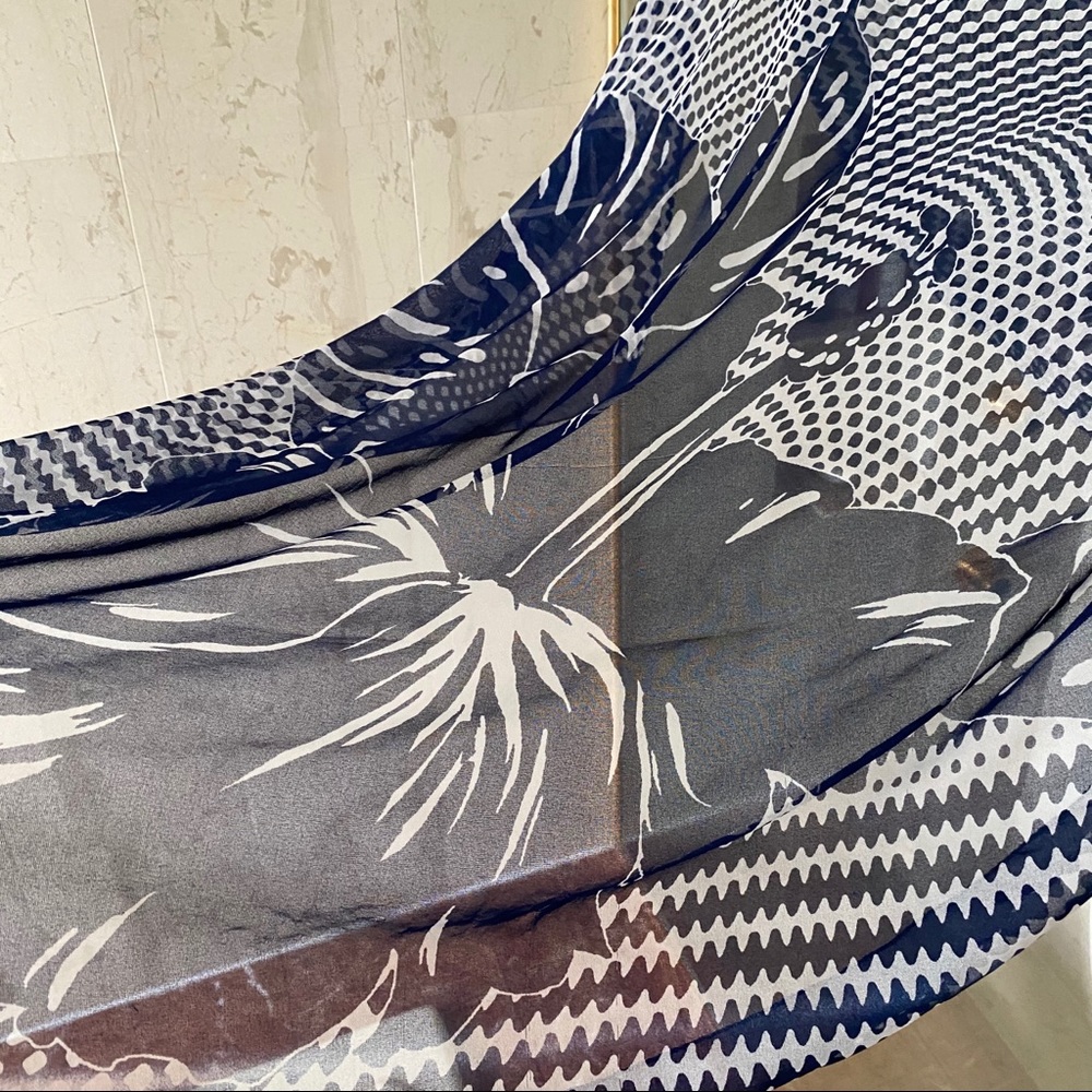 Vintage geometric/floral print scarf or wrap - Picture 2 of 2
